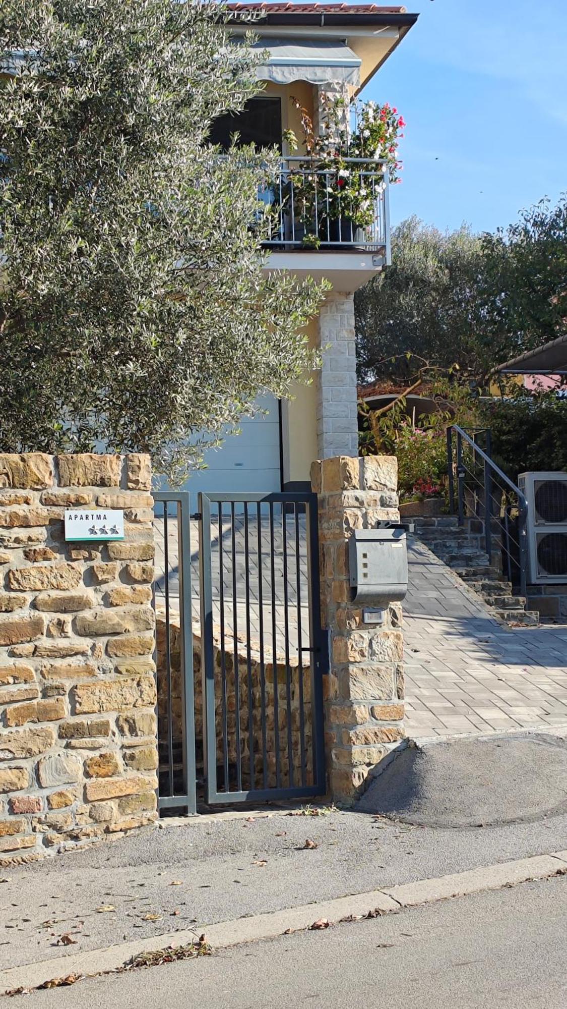 Apartments Tomisic Koper Extérieur photo